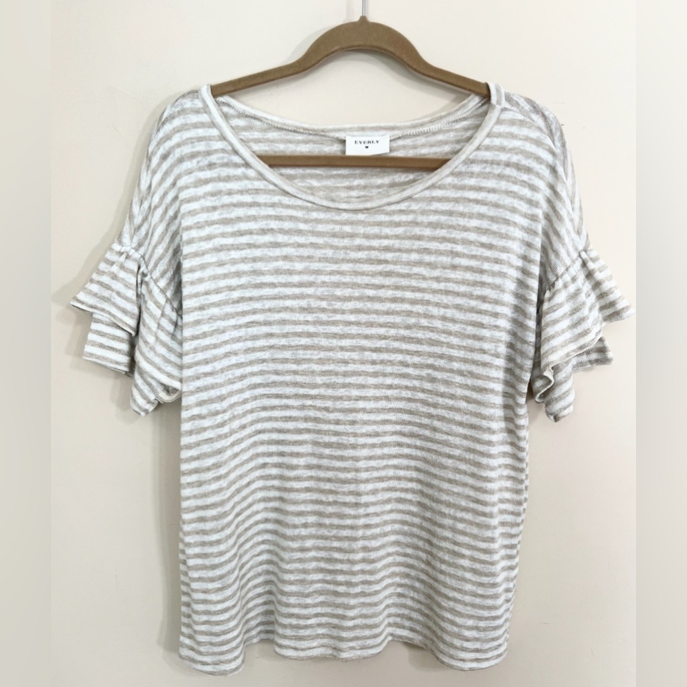 EVERLY Women’s Grey Stripes Ruffle Short Sleeve Scoop Neck‎ Shirt Size Medium
